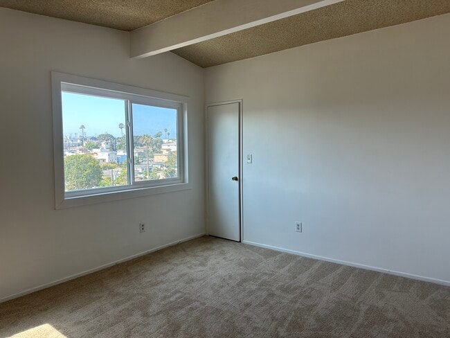 Photo - 1642 Carlson Ln