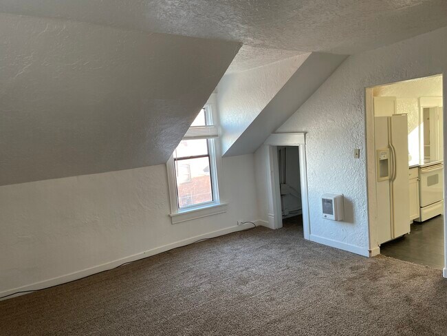 Photo - 408 E Pacific Ave