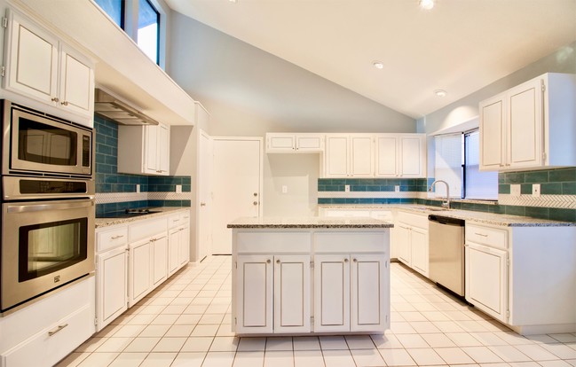 Photo - 1806 Encino Bend