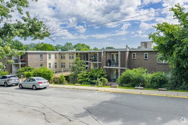 4001 Greenridge Rd