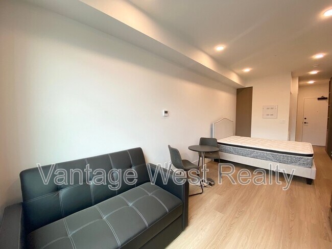 Photo - 720-720 K. L. O. Rd