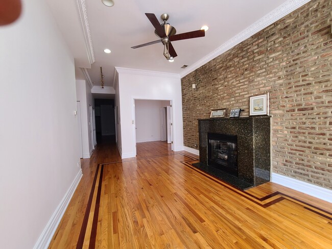 Photo - 4856 S Prairie Ave Unit 2