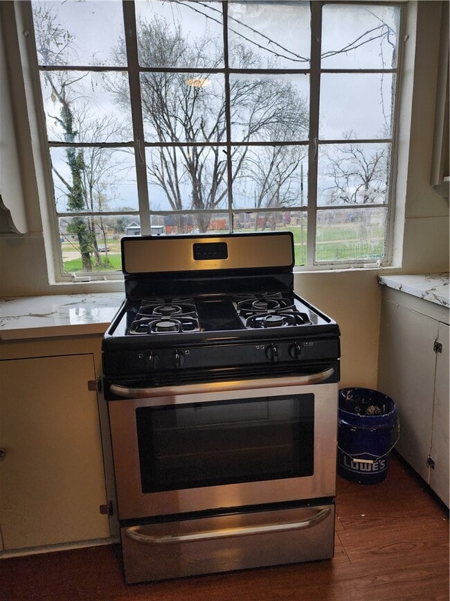 Photo - 415 W Poplar St Unit B