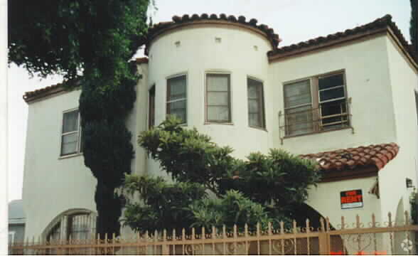 5830 La Mirada Ave - 5830 La Mirada Ave Apartments