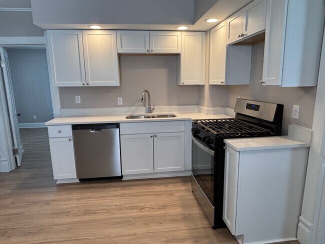 Photo - 402 E Elm St