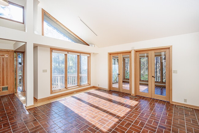 Photo - 1424 Bradford Dr