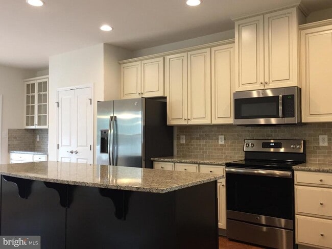 Photo - 10749 Hinton Wy