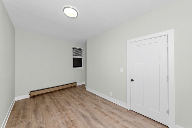 Photo - 635 W Barry Ave