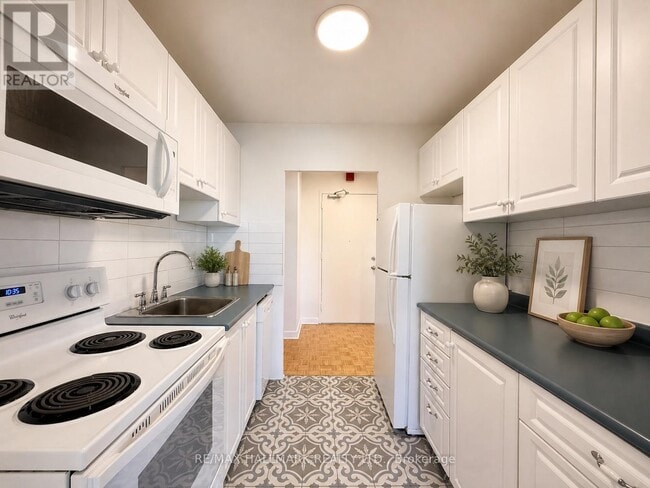 Photo - 30 Upper Canada Dr Unit 301