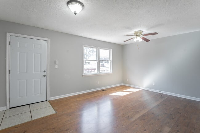 1613 N Chester Rd