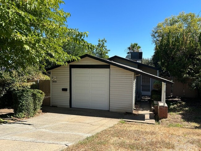 Building Photo - 3615 Stauss Ave Rental
