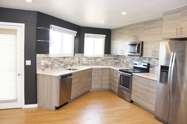 Photo - COME TOUR THIS BEAUTIFUL TOWNHOME. AVAILAB...