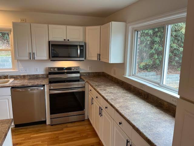 Photo - 190 Long John Dr