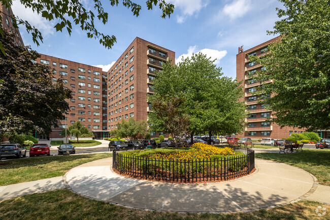 Building Photo - Maple Gardens Rental