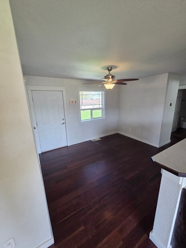 Photo - 806 1st St N