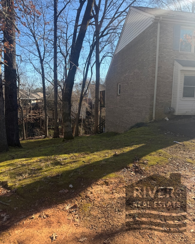 Photo - 212 Woodcastle Dr