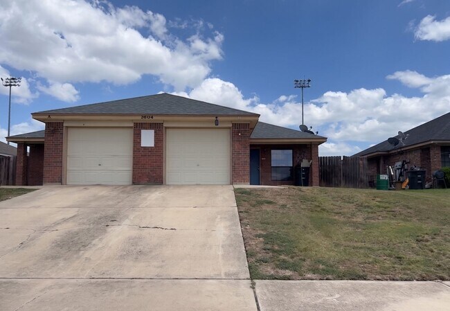 Building Photo - 3604 Dustin Ct Unit 3604 Dustin Ct B