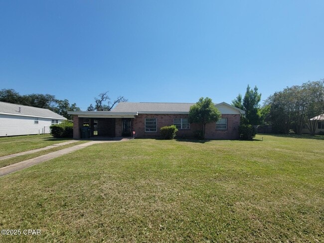 Photo - 3116 E 3rd St