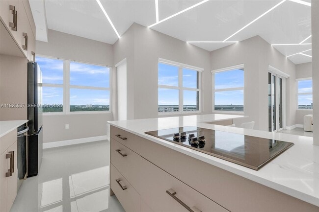 Building Photo - 18011 Biscayne Blvd Unit PH04