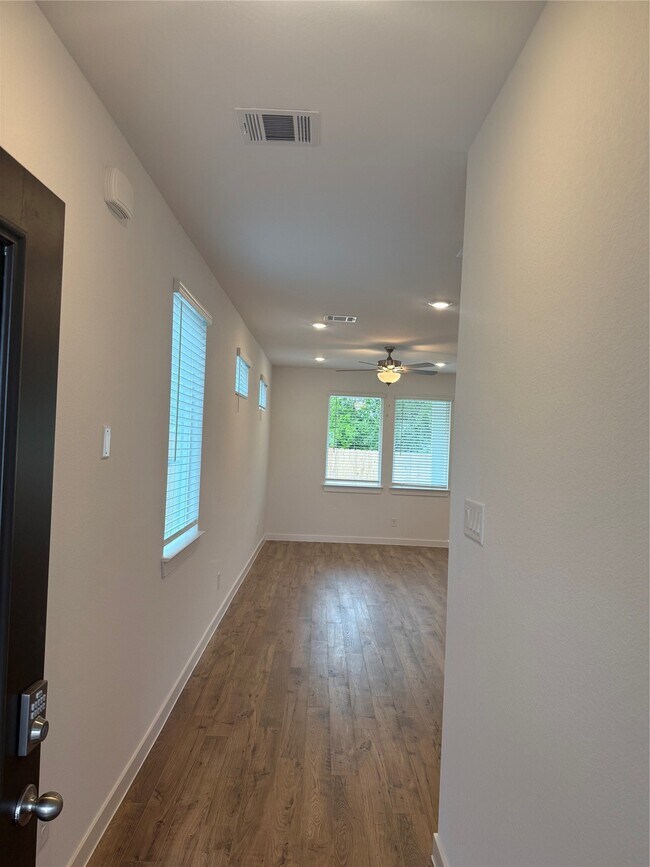 Photo - 2034 Olivos St