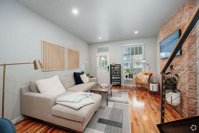 Building Photo - 1151 Summit St Rental