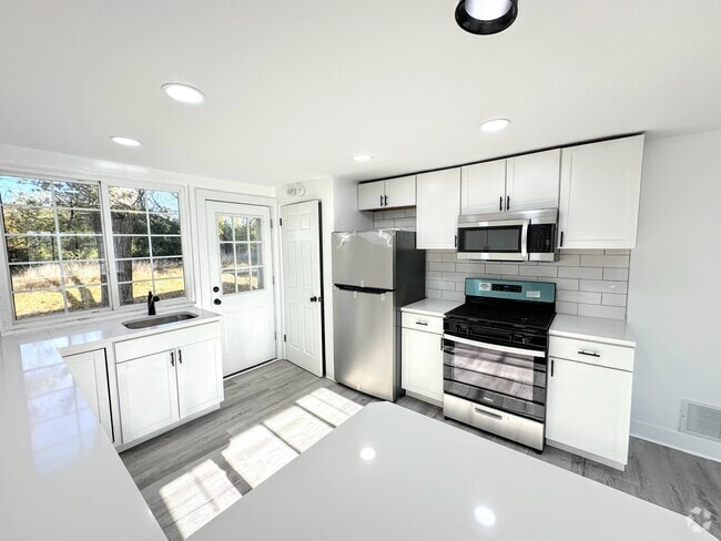 Building Photo - 1607 Girard Ave Rental