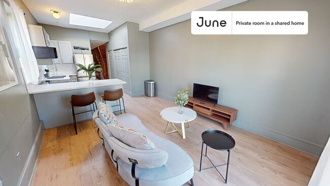 Room in Shared 4 bed/2 bath home in Columbia Heights
