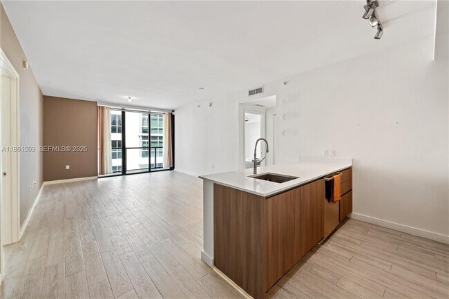 Building Photo - 201 SW 17th Rd Unit 502