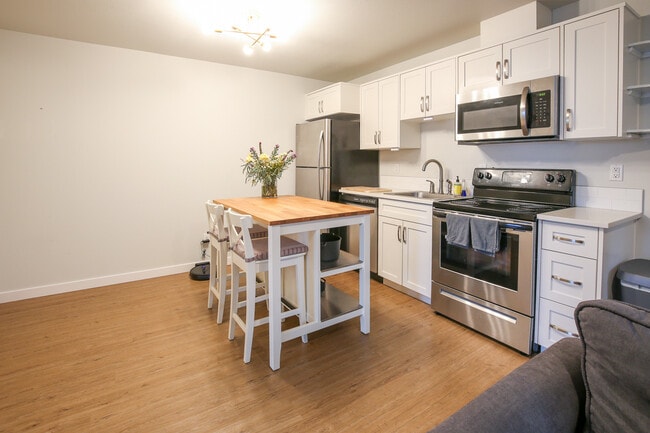 Kitchen - 2618 SE 51st Ave Unit B