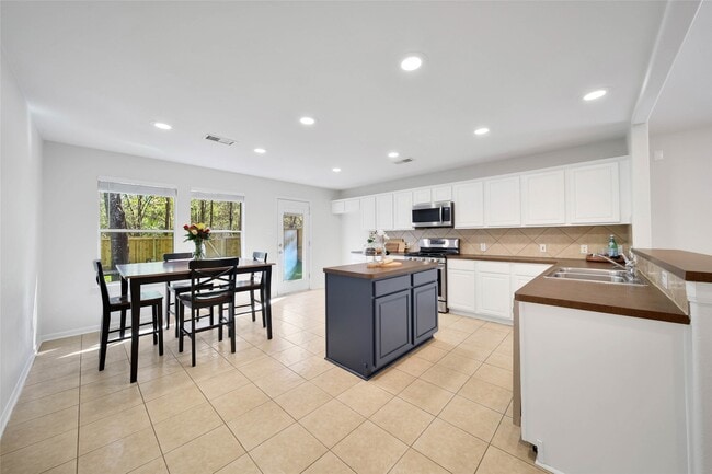 Photo - 107 Genesee Ridge Dr