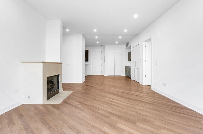 Photo - 914 W Hubbard St Unit 305
