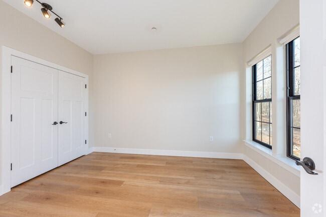 1BR, 1BA - 731SF - Bedroom - Overland Crossing