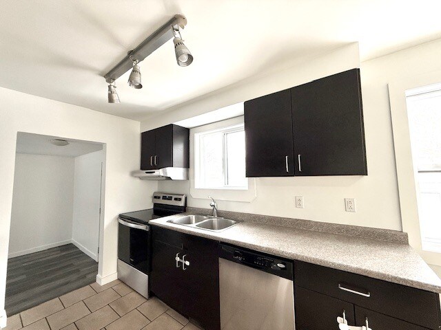 Photo - 650 Victoria St Unit Main Floor