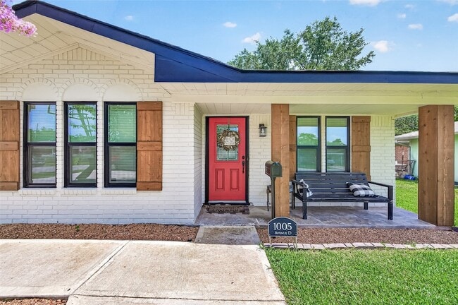 Photo - 1005 Avenue D