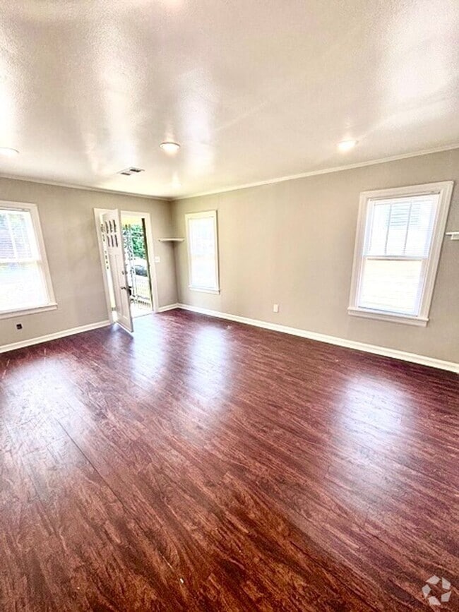 Building Photo - 1305 Turner- Move in Ready AND 1/2 OFF FIR... Rental