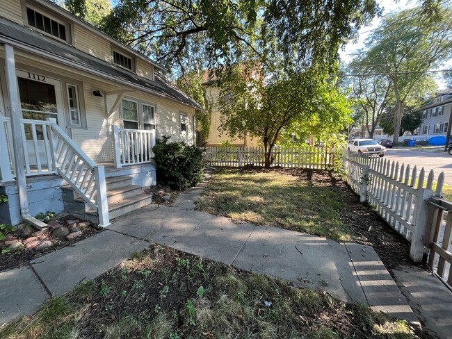 Cute 2 Bedroom Home With All Hardwood Floors! - Cute 2 Bedroom Home With All Hardwood Floors!