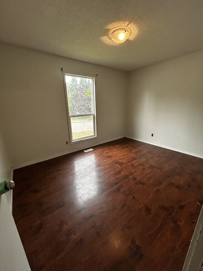 Photo - 1386 Lewis Dr