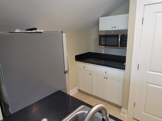 Photo - 3060 Dickinson Dr