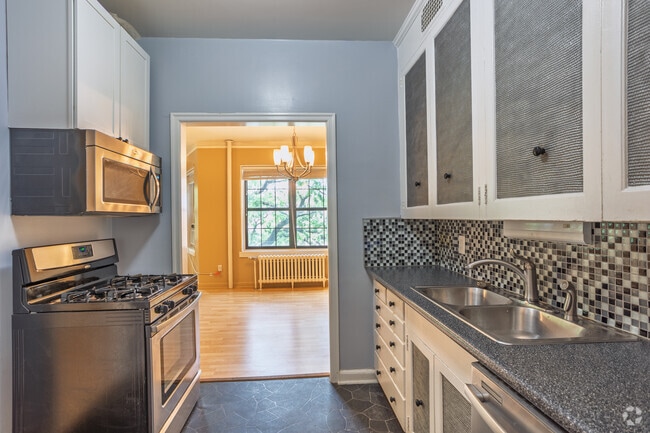 1BR, 1BA - 800SF - Kitchen