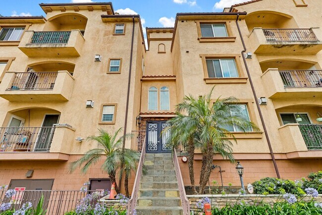 Photo - 5132 W Maplewood Ave Unit 202