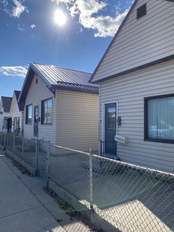 Building Photo - 715 E Park Ave Rental