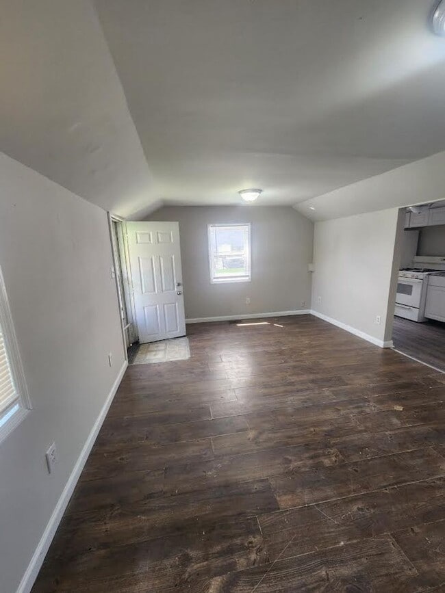 Photo - One Bedroom Home on S Brookville Rd & S Arlington Ave - SECTION 8 WELCOME