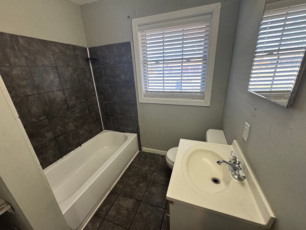 Birmingham/ Midfield - Birmingham/ Midfield