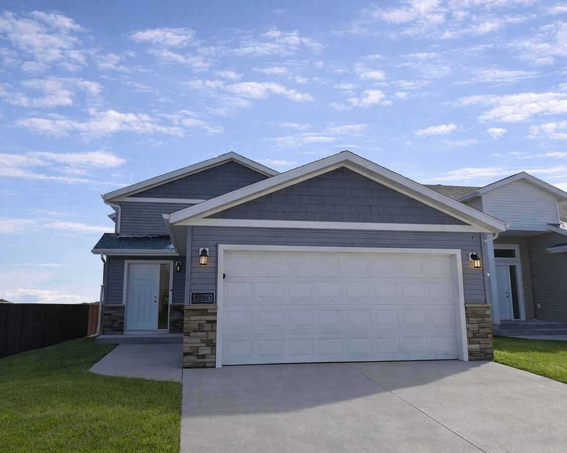 Photo - 3220 31st St S