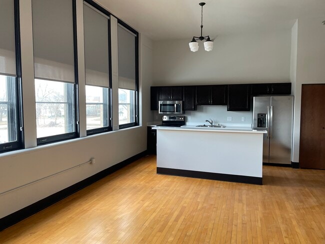 Photo - Central Square Unidad 103