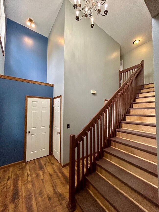 Photo - Beautiful 3 level home on a quiet cul-de-sac in Greenbrier Knolls--AVAILABLE NOW!!!!