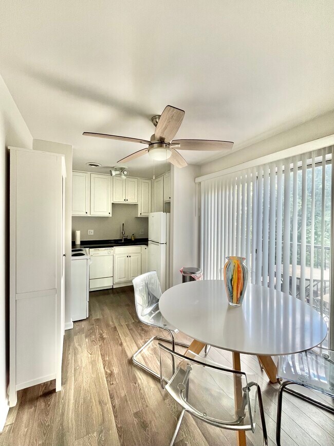 Dining Area - 310 Lathrop Ave Unit 401