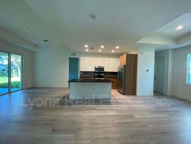 Photo - 2635 Starview Ave