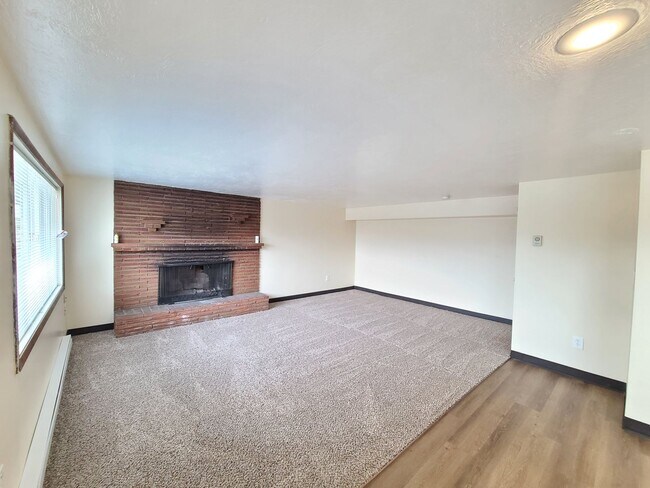 Photo - 302 N Argonne Rd