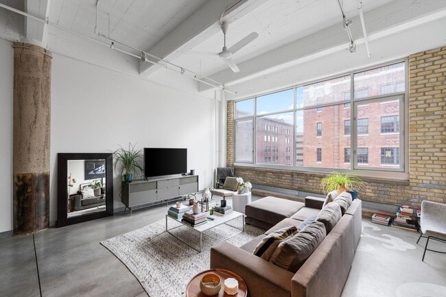 Photo - 700 N Washington Ave